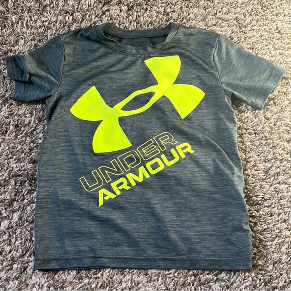 Boys UA under armour shirt size 6
